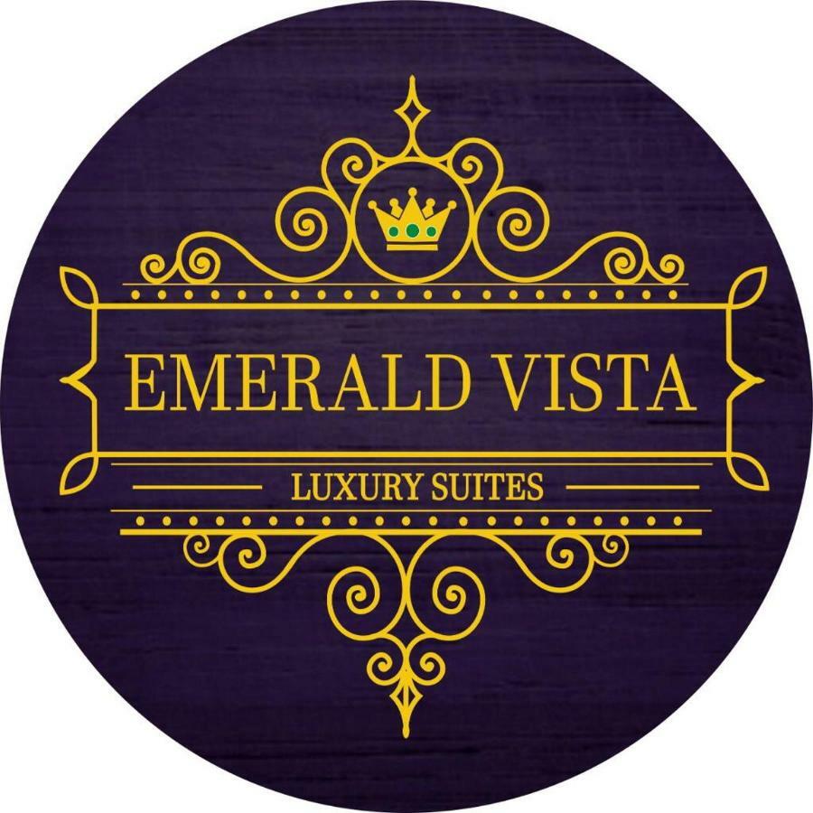 Emerald Vista Luxury Suites Пуна Экстерьер фото