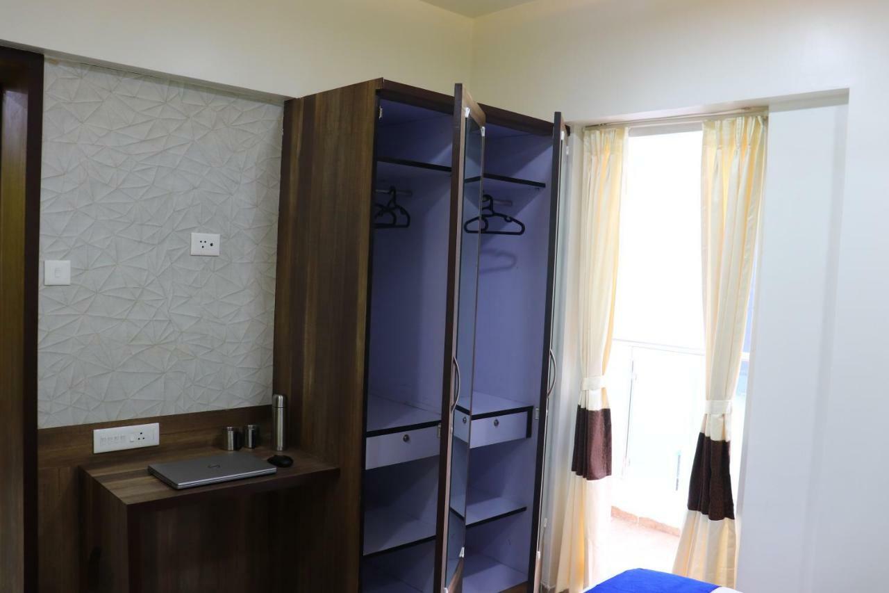 Emerald Vista Luxury Suites Пуна Экстерьер фото