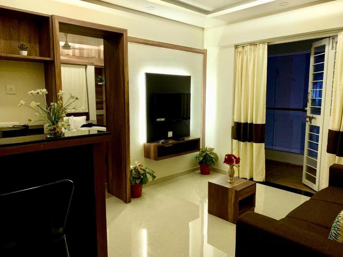Emerald Vista Luxury Suites Пуна Экстерьер фото